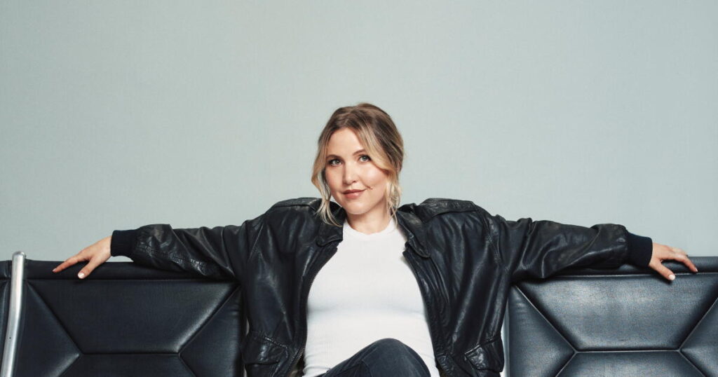 Taylor Tomlinson turns off the mic to tell all in ‘Actually, Nevermind’