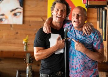 Matthew McConaughey and Woody Harrelson’s Disjointed But Endearing Brothers Coasts on Charm