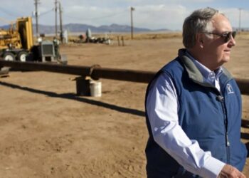 Warren Buffett’s son worked on a farm instead of going to college—he’s now the chairman of $1 trillion Berkshire Hathaway