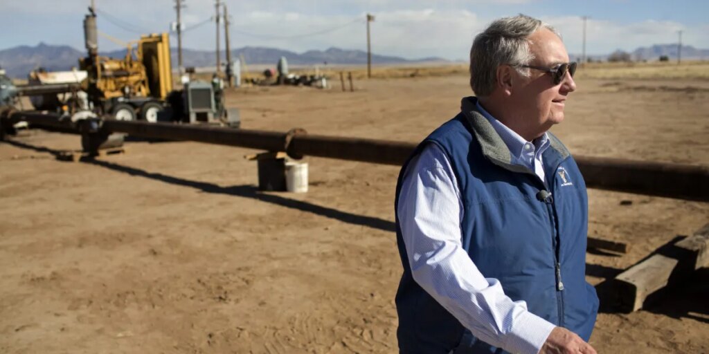 Warren Buffett’s son worked on a farm instead of going to college—he’s now the chairman of $1 trillion Berkshire Hathaway