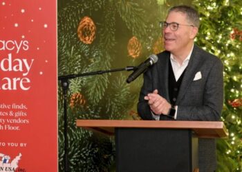 Retail CEOs see a holiday paradox: shoppers are anxious but still willing to spend