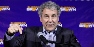 Crypto weighs revenge against Democrats — and the risks that come with it