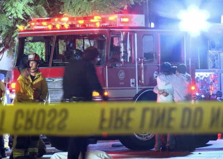 ‘The mom was screaming.’ Teen boy crossing street with sister dies in L.A. crash