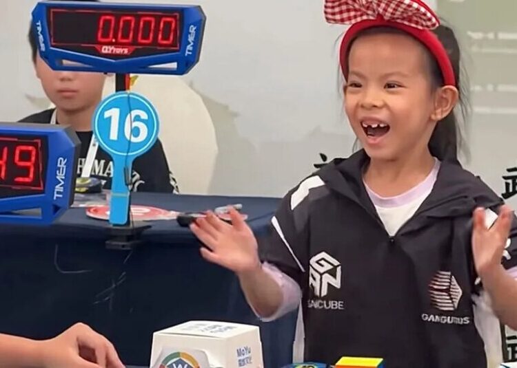 6-Year-Old Girl in China Sets a Rubik’s Cube Record