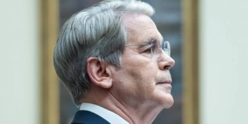 Bessent ‘Inadvertently’ Failed to Report Holdings of JPMorgan Stock