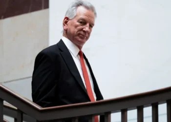 ‘Lord help us!’ GOP senator rants that ‘deranged’ people are taking over the airports