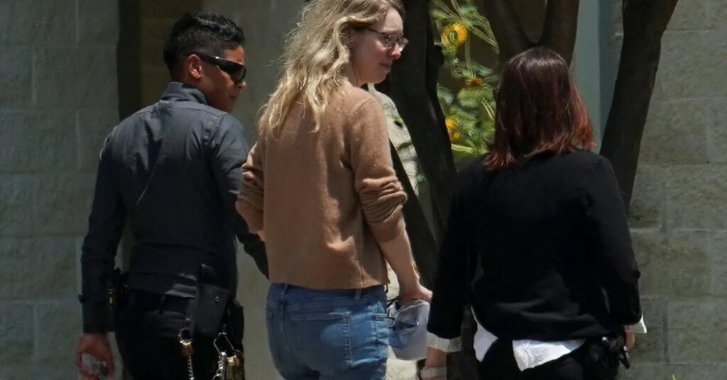 Elizabeth Holmes to Transfer to Halfway House in August 2027