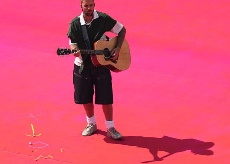 You better Beliebe it. Justin Bieber played a set at MacArthur Park