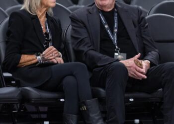 Billionaire Nike cofounder Phil Knight gives $1 billion to his alma mater: ‘This is no time to abandon’ higher education