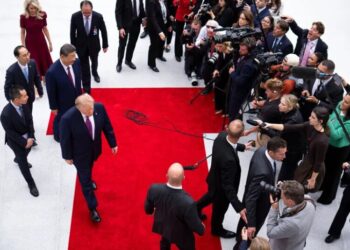 Reporters Return to the White House, but TV Standoff Persists