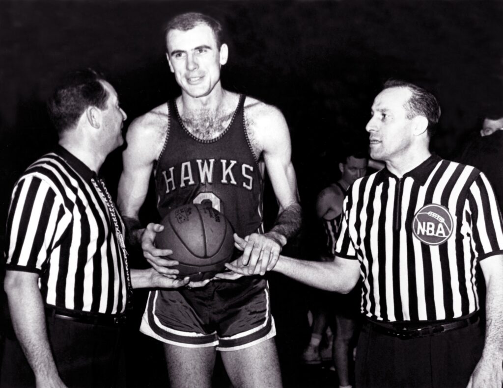 Bob Pettit, basketball great who was named the NBA’s first MVP, dies at 93