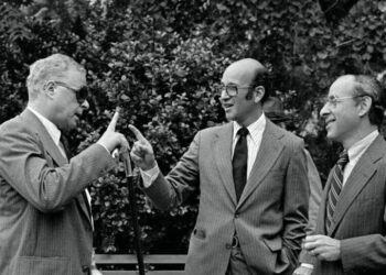 Edward Lehner, Who Made Dog Owners Pick ‘It’ Up, Dies at 93