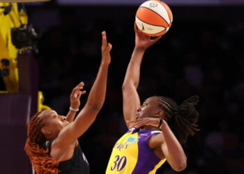 Nneka Ogwumike shines in her final game as Sparks’ lackluster season ends with loss