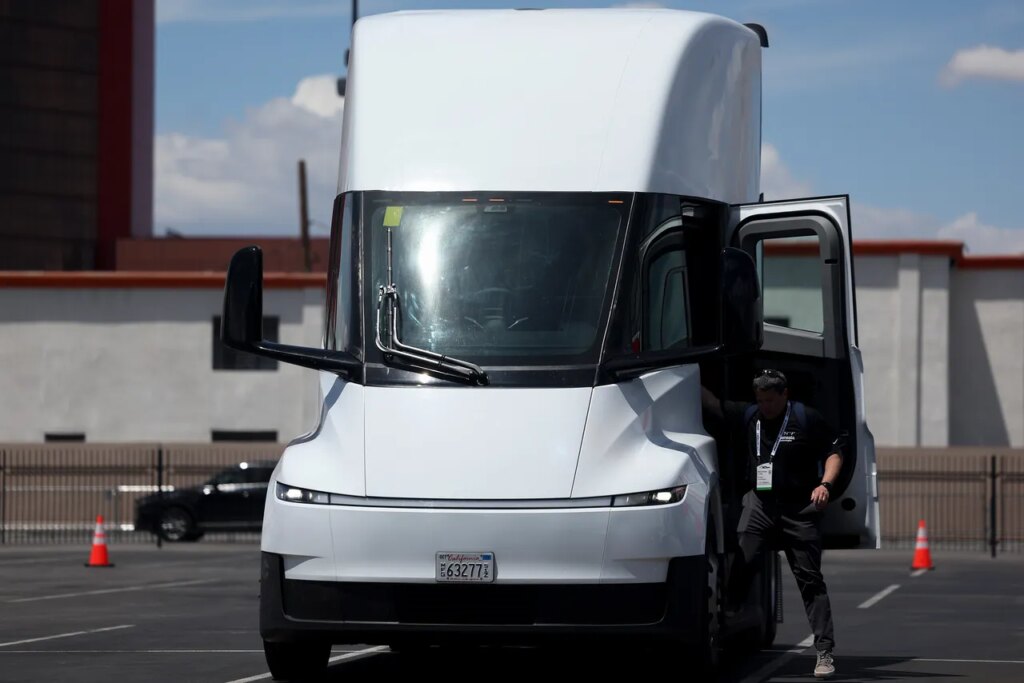 Nearly a Decade Later, the Electric Tesla Semi Is Here