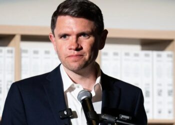 The hard choice Democrats face on Republicans’ anti-trans attacks