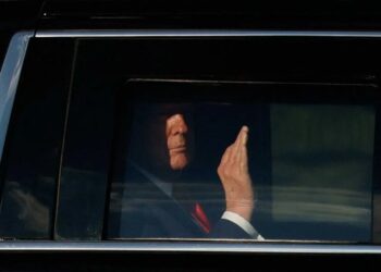 Trump ditched by GOP lawmakers as part of awkward plan that is doomed to fail: report