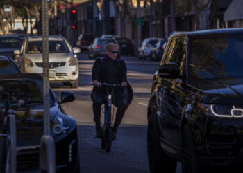 The biggest donor in L.A. mayor’s race runs a hedge fund — and wants more bike lanes