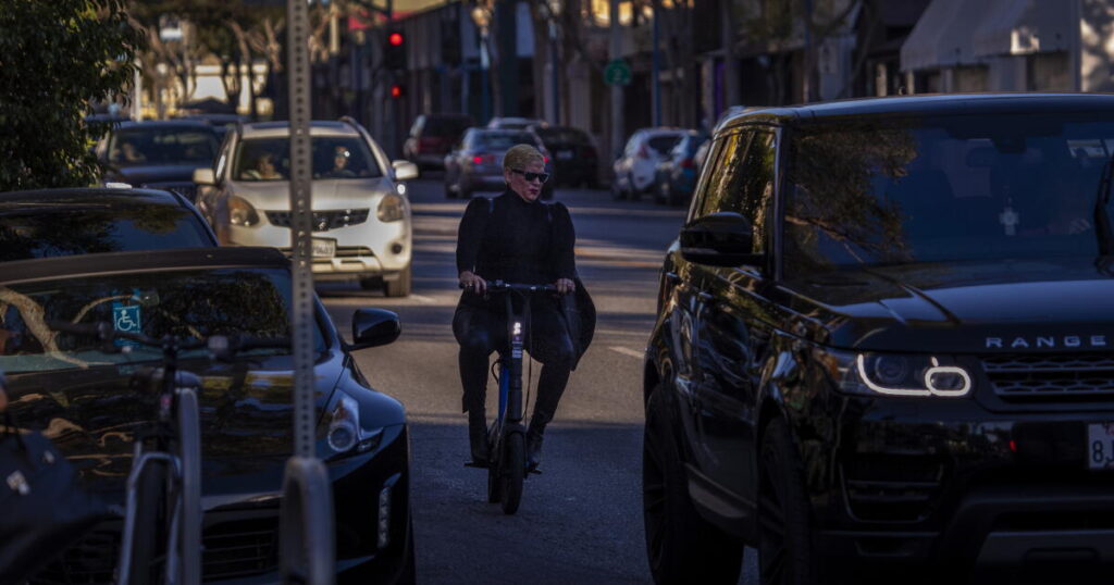 The biggest donor in L.A. mayor’s race runs a hedge fund — and wants more bike lanes