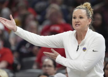 Sparks fire coach Lynne Roberts as playoff drought continues