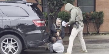 U.S. citizen injured in Illinois after ICE agents mistook him for fugitive, tried to arrest him