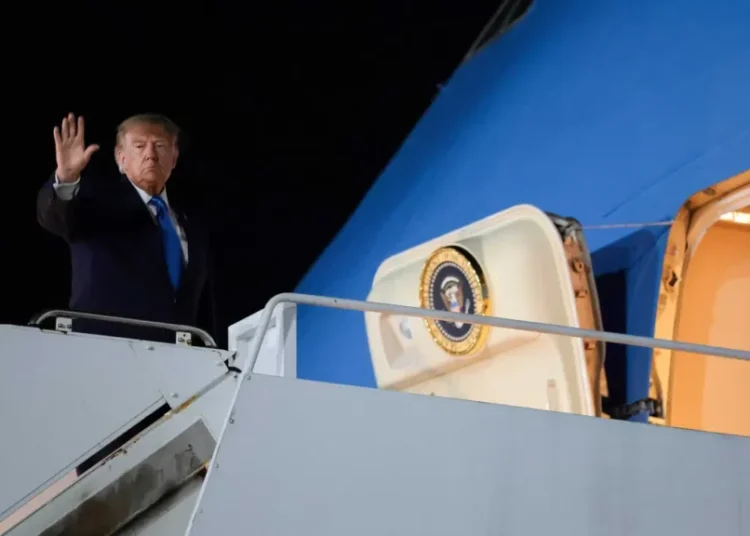 Trump’s war on CNN takes flight as network kicked off Air Force One: ‘Singled out’