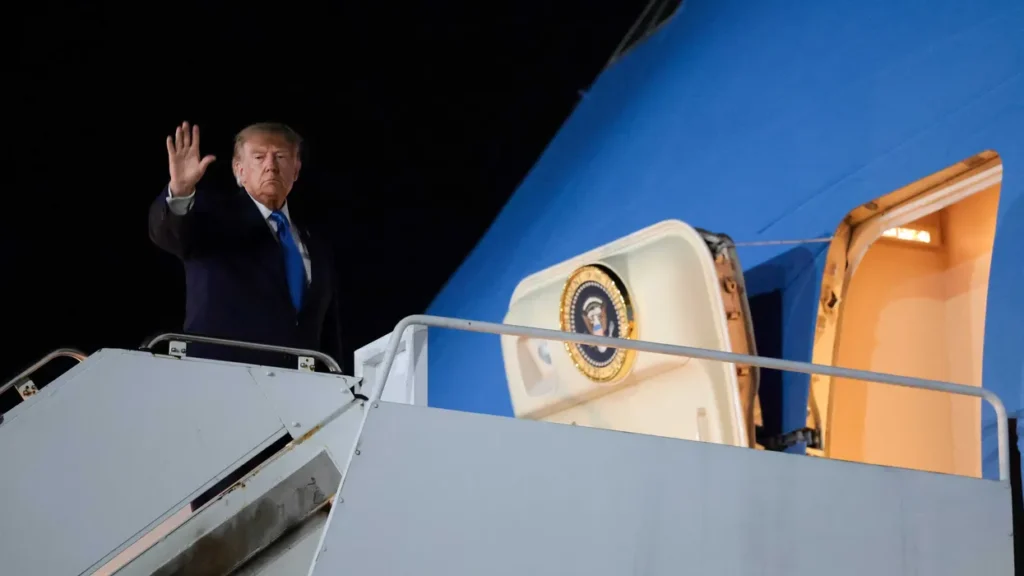 Trump’s war on CNN takes flight as network kicked off Air Force One: ‘Singled out’