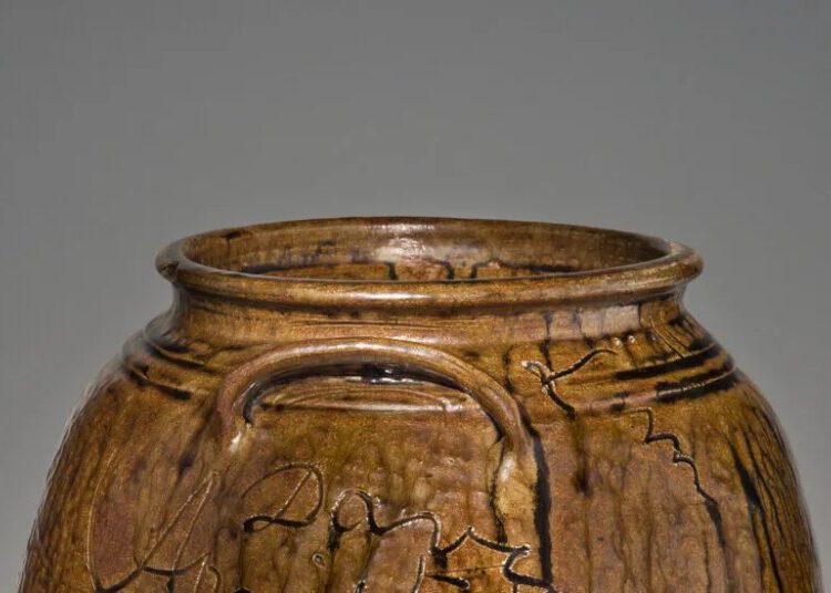 Milwaukee Museum Returns Pots by Enslaved Artist David Drake to Family