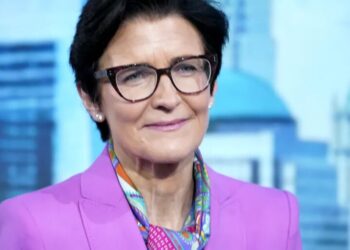 Citi CEO Jane Fraser swears by Warren Buffett’s golden rule for dealing with conflict at work: ‘Never, ever respond to that email in anger’