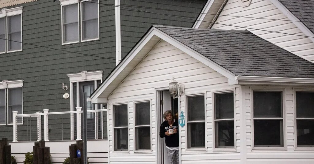 With Storms on Two Sides of the U.S., El Niño Shows Its Might