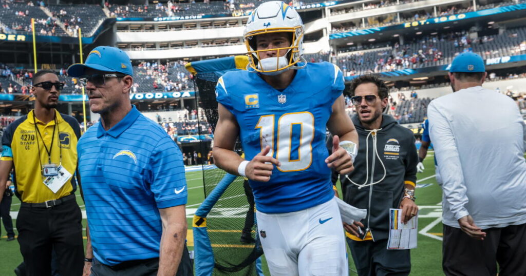 Why Justin Herbert isn’t questioning Chargers’ leadership amid winless start