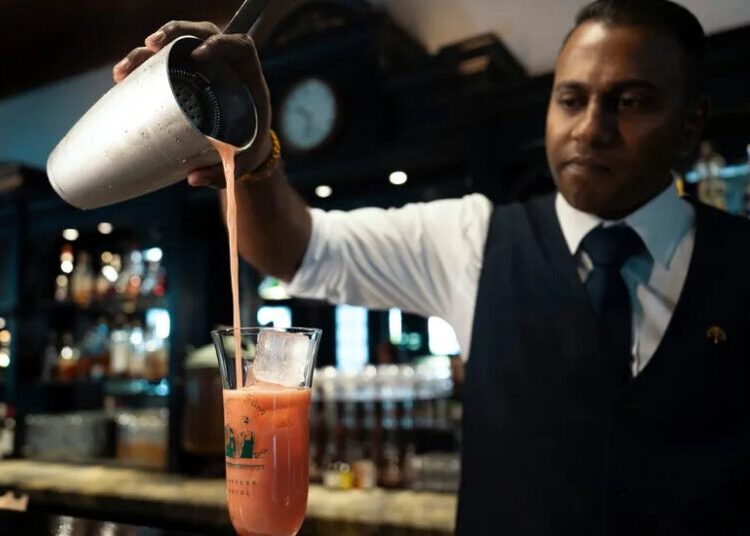 Singapore’s Acclaimed Cocktail Bars Live in the Shadow of the Sling