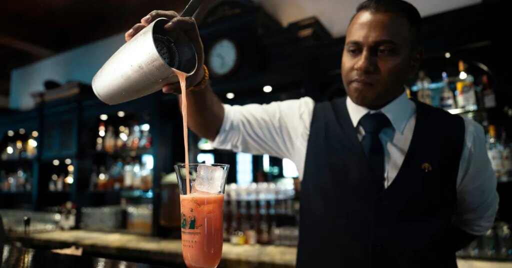 Singapore’s Acclaimed Cocktail Bars Live in the Shadow of the Sling