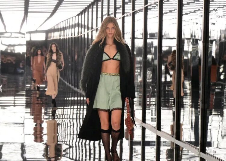 What Does it Mean for Fashion to Look Human?