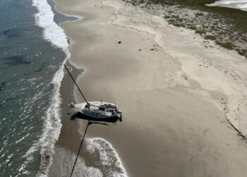 Coast Guard rescues sailor after boat runs aground on Santa Rosa Island