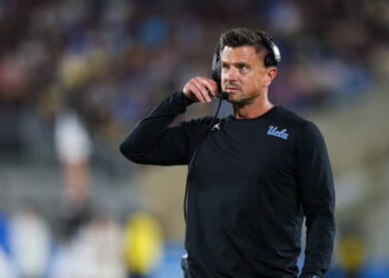 UCLA joins USC in AP top 25, Florida rides win over Ole Miss to No. 8 ranking