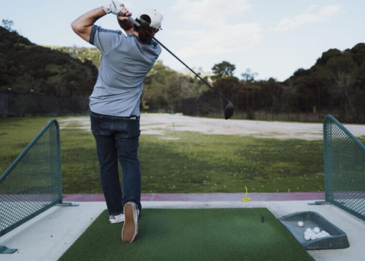 Brokers gobble up tee times at public golf courses, resell them. Newsom signs bill to ban that practice