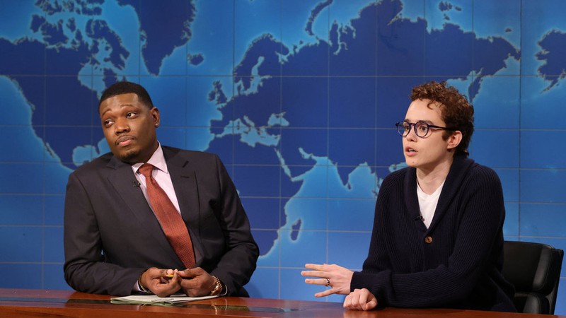 Anchor Michael Che and Jane Wickline as Dario Amodei