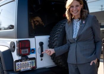 His Jet vs. Her Jeep: How Wealth Is Playing in the Midterms