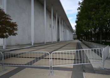 GOP senator blocks bill to stop Trump from demolishing Kennedy Center