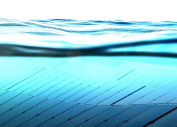 Scientists Unveil Underwater Solar Panels