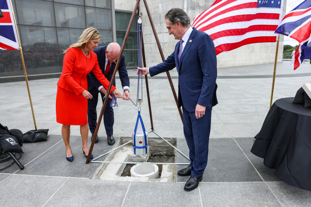 At the Washington Monument, the general’s enemies bury a time capsule