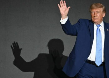 Fewer California Republicans approve of Trump, poll says. That could hurt GOP midterm chances