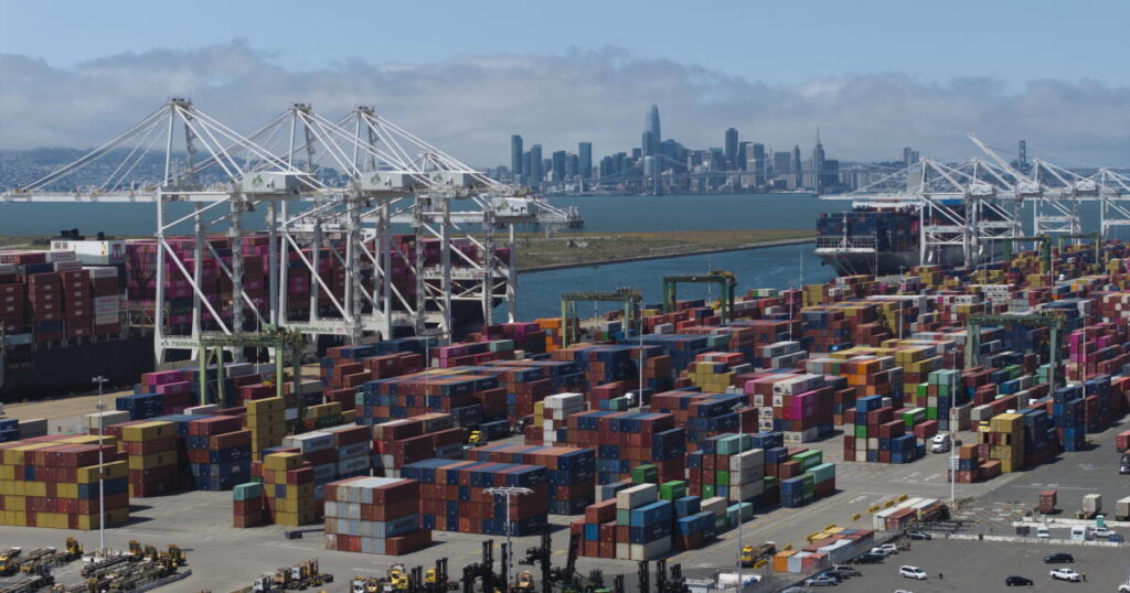 Trump-backed Oakland coal terminal would be far bigger and dirtier than promised, report says