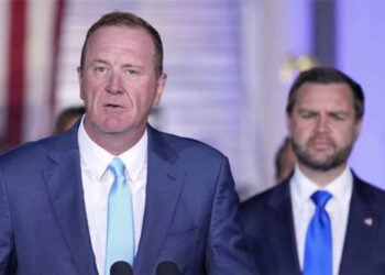 ‘Nobody’s going to ever hear of him again’: Dem predicts humiliated Schmitt is finished