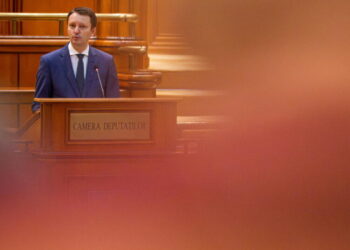 Romanian lawmakers reject a new center-right Cabinet as political crisis deepens