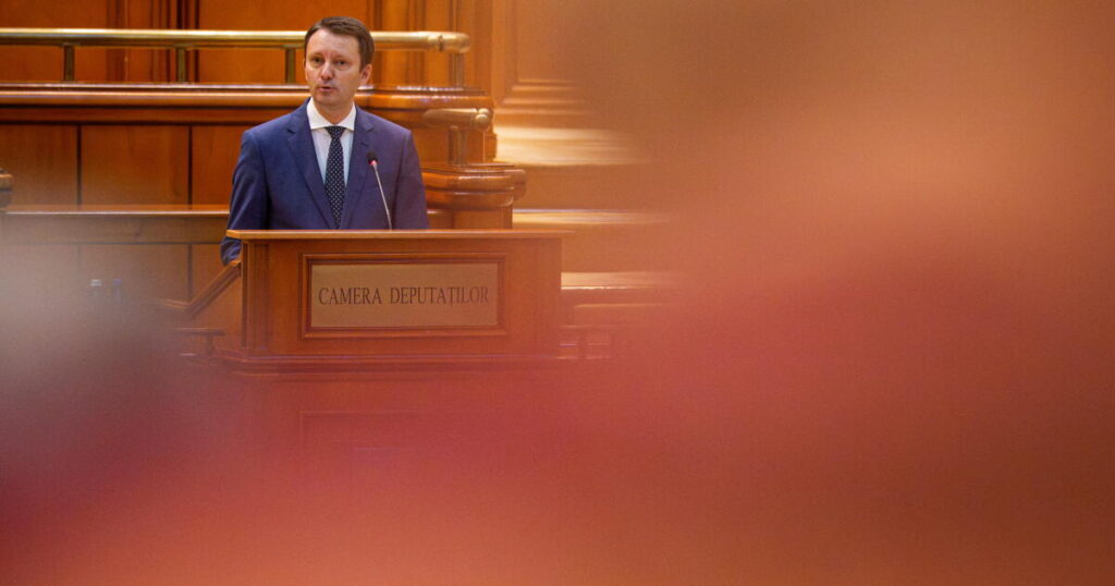 Romanian lawmakers reject a new center-right Cabinet as political crisis deepens