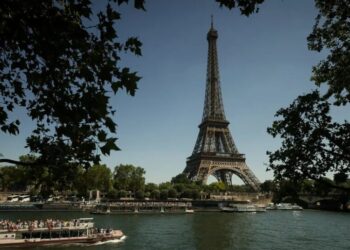 Eiffel Tower Chief Resigns After Female Staff Moved for Hindu Group’s Visit