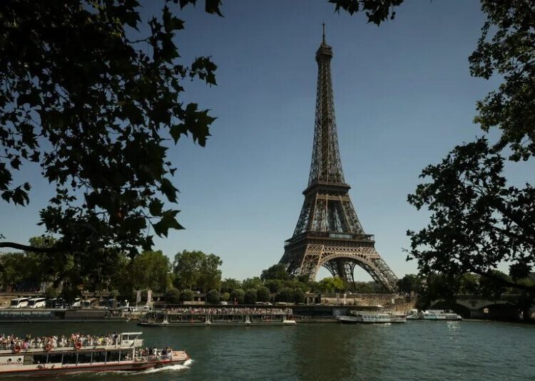 Eiffel Tower Chief Resigns After Female Staff Moved for Hindu Group’s Visit
