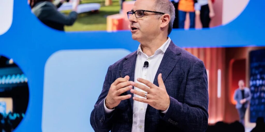 LinkedIn CEO says that job seekers are sending out 30% more applications than pre-pandemic—and it’s harder to ‘know who can actually do the job’