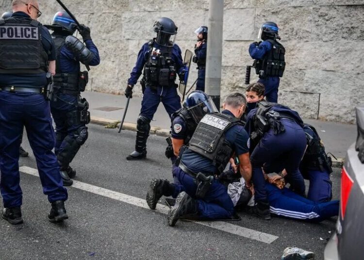 Hundreds Detained in France as Some Student Protests Turn Violent